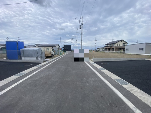 車の出し入れも安心の幅員☆