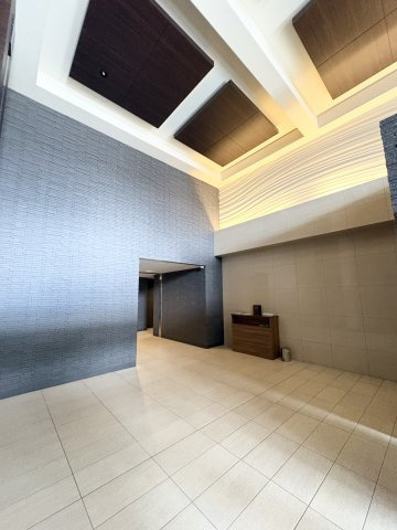 エントランスには管理が施されており、オートロックでセキュリティーも安心です。
