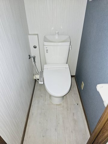 ■温水洗浄便座トイレ