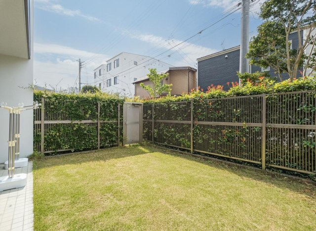【専用庭1】　夏にはお子様の水遊びの場にも◎