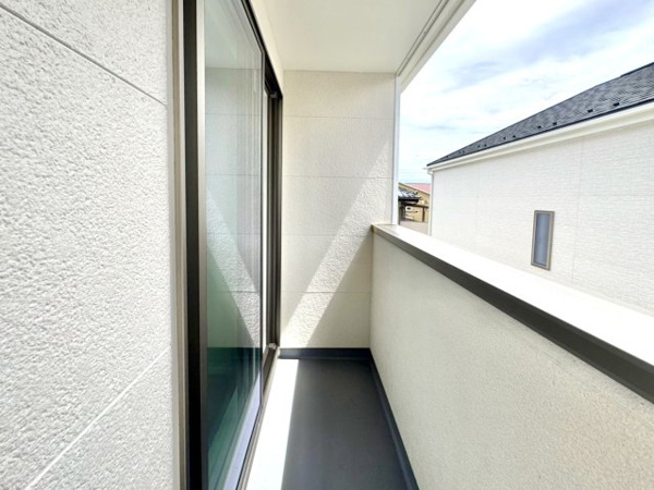 【 新築戸建 渋川市石原348番のバルコニー】