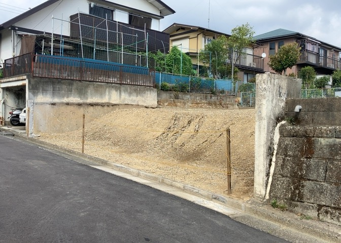 隣家の土地はどうなっているのか、生活利便施設が近くにあるのか、学校まで近いかなど、お客様のライフスタイルにあわせたイメージが重要です。また、近くにあると困る施設が近くにないかも確認するといいでしょう。