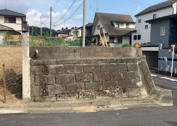 家を建てる前提で土地を探している場合、地盤の丈夫さは譲れない条件の一つです。地盤が脆弱だと追加工事が必要となります。また、過去に地盤沈下や液状化現象を起こした土地は、できるだけ避けた方がいいでしょう。