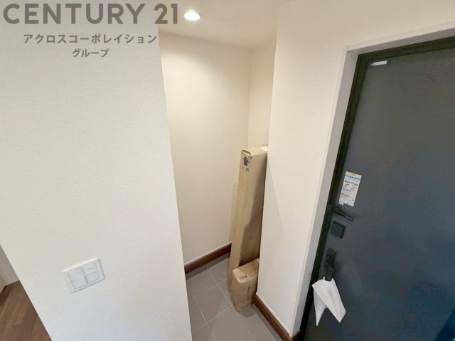 玄関に土間収納があり、ベビーカーやアウトドア用品などの収納に便利。