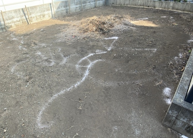 土地の形が極端に長細かったり、狭小地、あるいは道路との高低差がある傾斜地だった場合、後々売ろうとしても買い手がつかない場合もあります。後々、売却することになった時に価値の下がらない土地を選びましょう。
