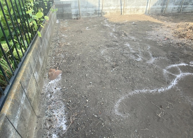 土地の面積＝住宅面積ではありません。建ぺい率の問題などで、土地のある場所によって住宅を建てられる面積は限られています。高さもしかり、「土地」という言葉の中には、建築条件も含まれると考えておきましょう。