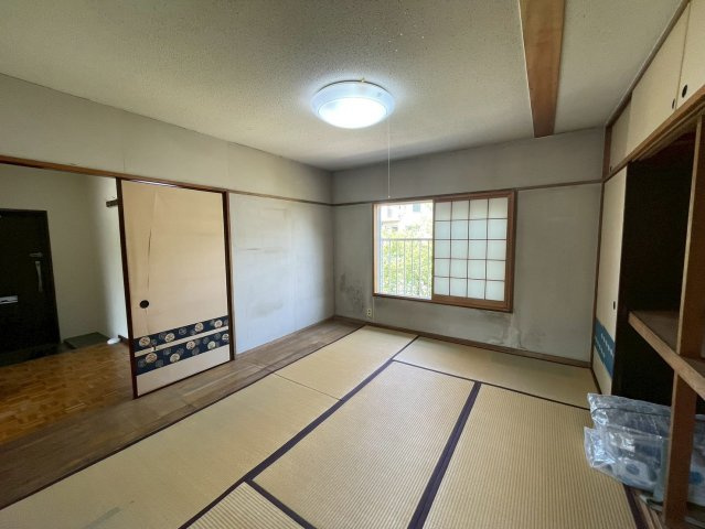 襖を開けると風が心地よく通り抜ける設計！北側は公園に面しており、遮る物がないため暗さを感じません。