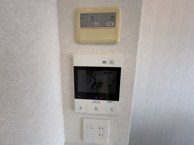 今ではなくてはならないテレビモニター付きインターホンです。