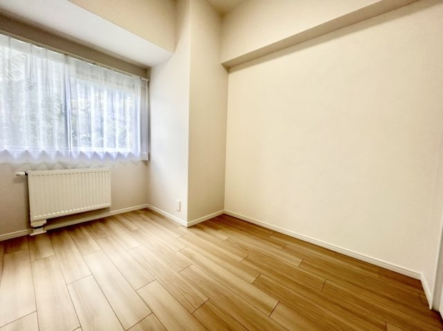 約5.1帖の洋室です。
