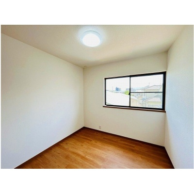 朝日がたっぷり入り、一日を爽やかにスタートできるお部屋です♪