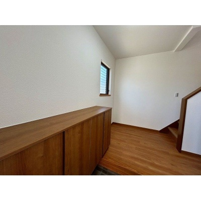 玄関から開放感が広がり、来客時も明るく清潔な印象を与えられます☆