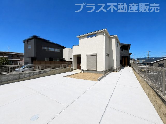現地写真。プラス不動産販売なら、現場の全ての棟をまとめてご見学頂けます。
