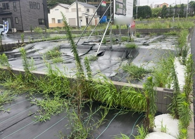 土地の形が極端に長細かったり、狭小地、あるいは道路との高低差がある傾斜地だった場合、後々売ろうとしても買い手がつかない場合もあります。後々、売却することになった時に価値の下がらない土地を選びましょう。