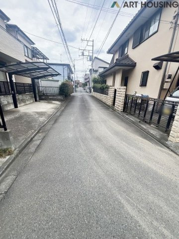 前面道路含む現地写真です