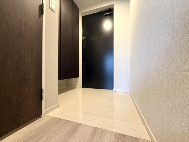 シューズボックス付きで沢山靴を収納できます。