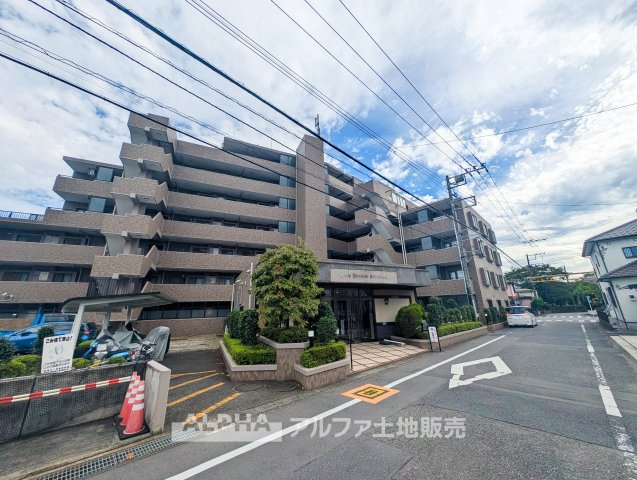 【Comfort　Residence】◆総戸数51戸◆RC造地下1階付7階建のマンション。存在感のある佇まいと、整えられた共用部が日々の暮らしを迎えます。