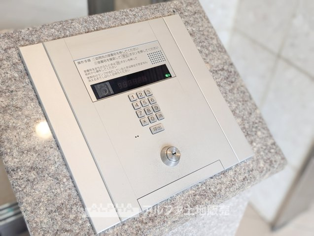 【Intercom】◆来訪時の応対に◆玄関先の来訪者とのやり取りに便利なインターホン。毎日の生活に欠かせない、住まいの使いやすさを高める設備です。