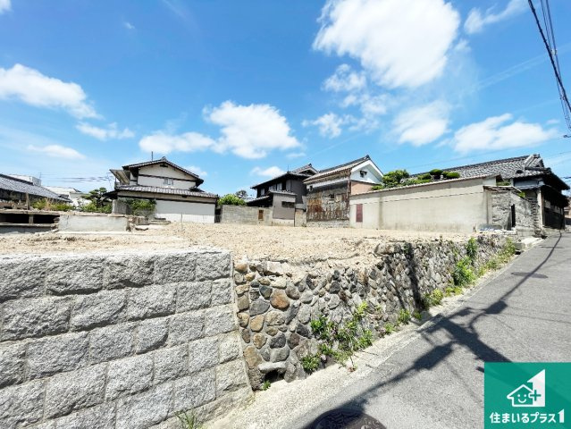 周辺は落ち着いた街並みの住宅地！子育てがしやすい住環境です！現地でしかわからない事もございます。是非一度ご覧ください。