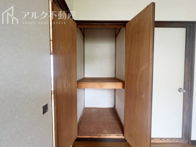 押入
