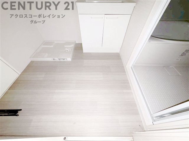 衣服の収納や脱ぎ着や整理整頓がしやすく、湿った衣類を乾燥させるスペースがありカビや臭いの発生を防ぎます。床の汚れを他の部屋に持ち込まず清潔を保つことができます。また快適な入浴環境の整備にも役立ちます。