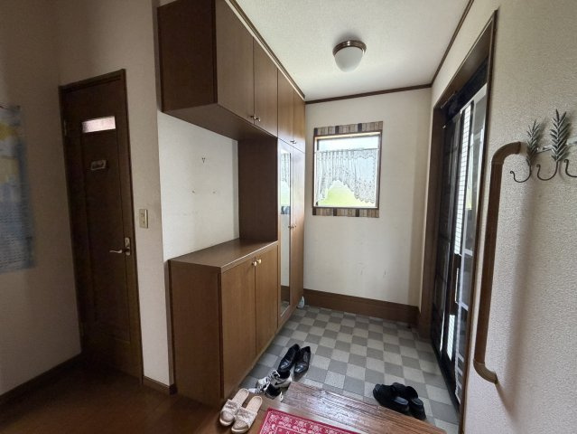 明るい玄関です