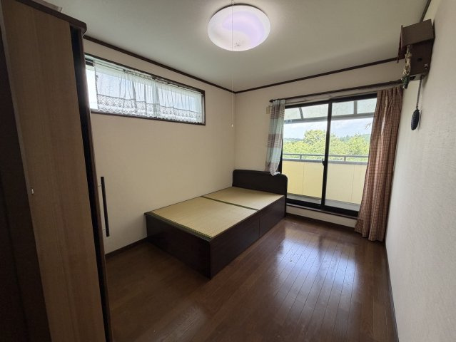 スタンダードな洋室です