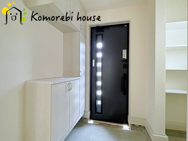 毎日通る玄関はこちらです