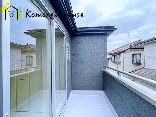 バルコニーからの眺めを楽しみながら食事をしませんか