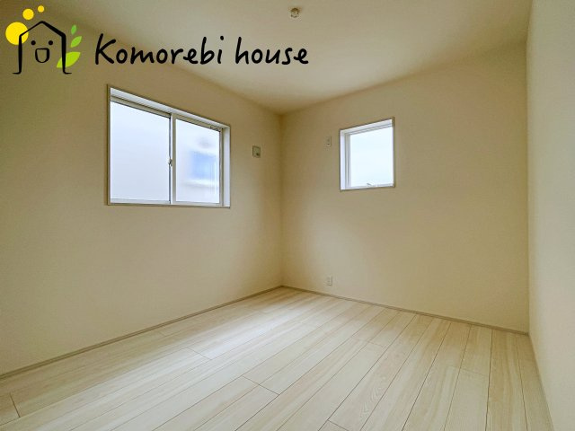 落ち着いた色調の洋室です