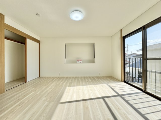 2階　約9帖　洋室です。