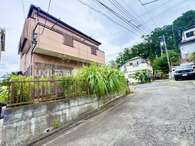 スーパーやドラッグストアなどの買い物施設が近くにあり、生活便利な立地になります！