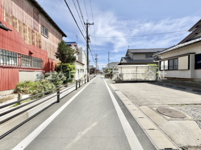 前面道路含む現地写真です