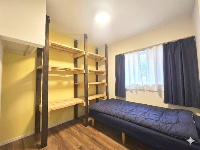 6.9帖の主寝室がありベッドを置いても空間を取れますね♪