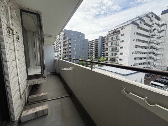 南向きで陽当たり良好のバルコニーです。　