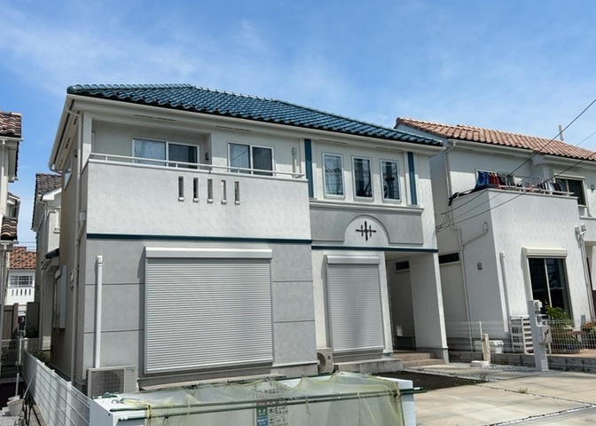 木造住宅とは土台、壁、柱など建築物の強度を支える構造体の材に木が使用されている構造を指します。構造体は建物の自重を支えるだけではなく風圧や水圧、積裁荷重などあらゆる衝撃に耐えるための基礎です。