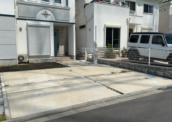 敷地内に散水栓や立水栓があると便利です。水道水を直接利用できるため、水を運ぶ手間を省くことが出来ます。大量の水を必要とする洗車作業や清掃などに役立ちます。その他設備とあわせて、現地でご確認ください。