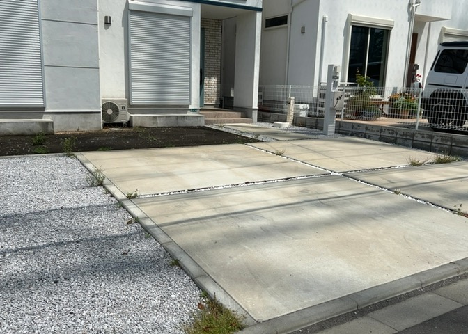 駐車場と明記されていても、最小スペースでつくられた駐車場だと大型車は駐車できなかったり、出入りしにくくなったりする可能性があります。お車のサイズと購入したい物件の駐車場のサイズを現地で確認しましょう。