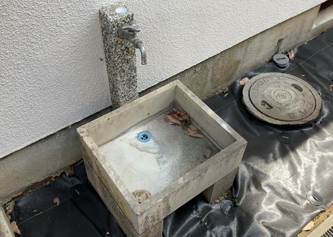 敷地内に散水栓や立水栓があると便利です。水道水を直接利用できるため、水を運ぶ手間を省くことが出来ます。大量の水を必要とする洗車作業や清掃などに役立ちます。その他設備とあわせて、現地でご確認ください。