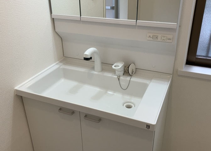 洗面化粧台では顔を洗ったり、身だしなみを整えることが本来の使い方ですが、用途によっては洗面化粧台に求められる機能が違ってくるため、ご自身や家族のライフスタイルに合ったものを選ぶことをおすすめ致します。