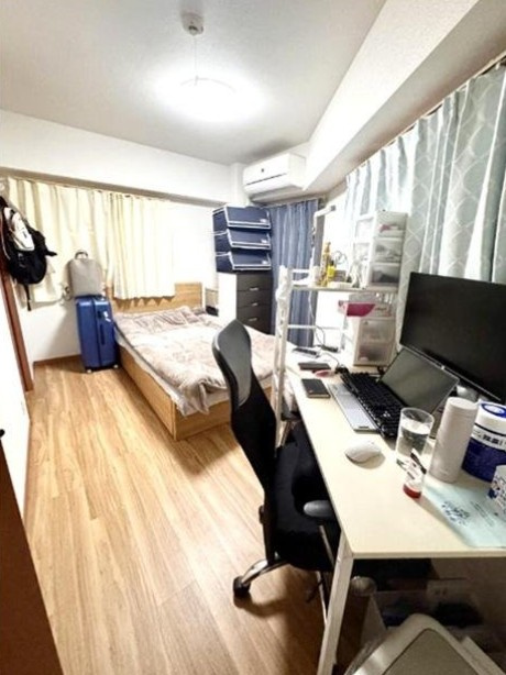 南側と西側の二面採光で明るさが享受できる居室