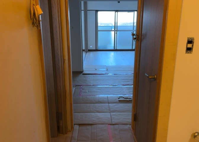 内装はとにかくおしゃれなものがいい！と選ぶ前に、まず住んだ後のことを想像してみましょう。住んでみたらコンセントの位置が悪くて使いにくいなど出てきます。事前にどの家電をどこに置くか想定しておきましょう。