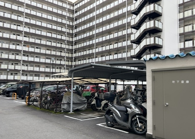 マンションの駐輪場は、事前に空きがあるか確認を取ると安心です。せっかく入居したのに駐輪スペースがない！なんてことになったら大変ですよね。そこで、内見時や購入前にはまず事前に確認しておくと良いでしょう。