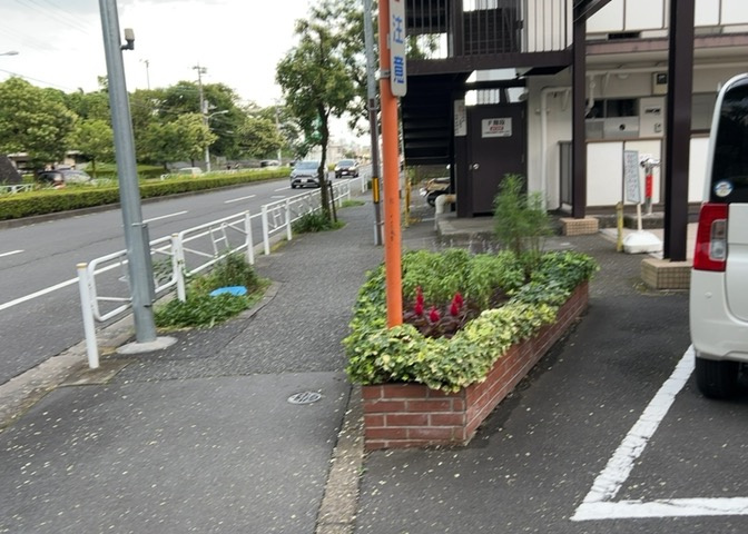 物件によっては、入居者が個人的に使用できる専用庭がついているものもあります。また、住宅の中にある土間の部分を庭と呼ぶこともあります。庭の用途は住む人によって変わり、それによってデザインもさまざまです。