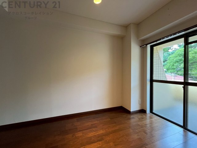 子供部屋…創造性や成長を促す遊びの空間を提供。学習や趣味に集中できる環境を整えます。個別のプライベートスペースは自己表現と自立心を育み、心地よい睡眠環境を整えリラックスできる場所を提供。
