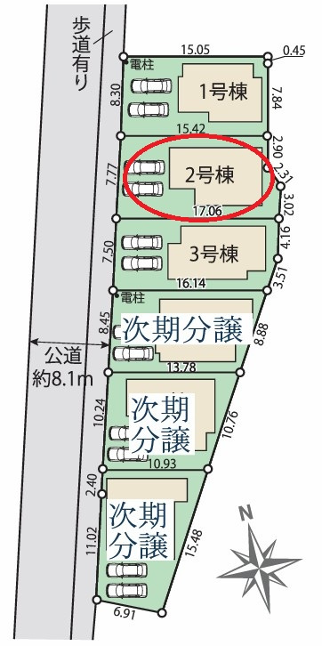 敷地全体の形がわかる区画図です。広い道路に面しており、車の出し入れもスムーズに行えます。敷地内には2台分の駐車スペースを確保しております。広々とした土地で、理想の住まいを形にできますね！
