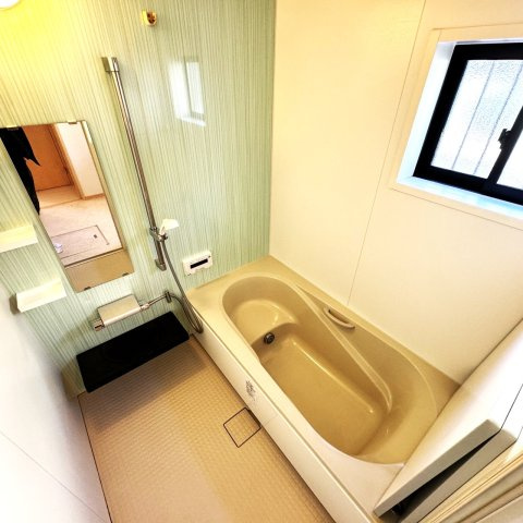 一日の疲れを癒す、ゆったりとした浴室空間。