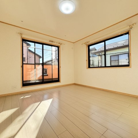 2階洋室　約8.5帖