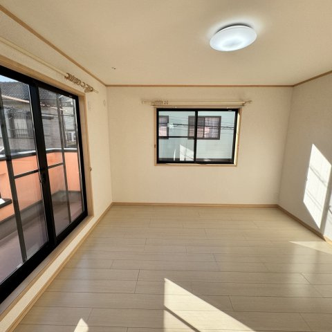 2階洋室　約8.5帖