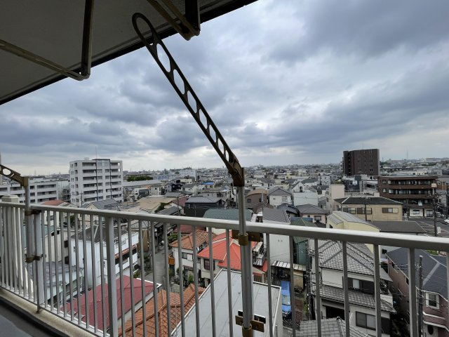 南東向きバルコニーで陽当たり良好です☆