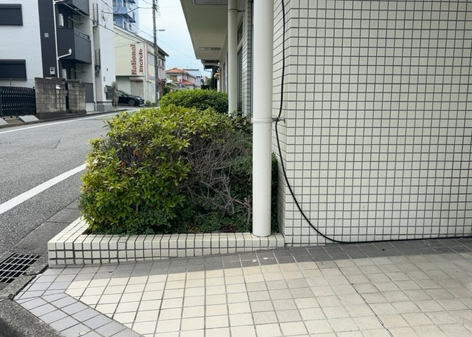 物件によっては、入居者が個人的に使用できる専用庭がついているものもあります。また、住宅の中にある土間の部分を庭と呼ぶこともあります。庭の用途は住む人によって変わり、それによってデザインもさまざまです。